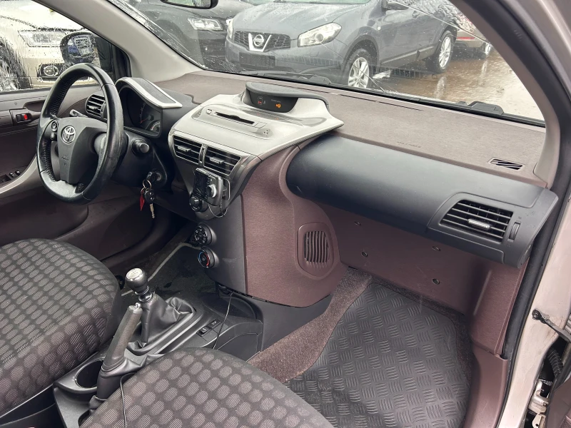 Toyota IQ 1.0i EURO 4, снимка 10 - Автомобили и джипове - 51923358