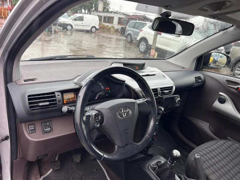 Toyota IQ 1.0i EURO 4, снимка 11 - Автомобили и джипове - 51923358