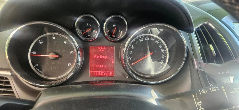 Opel Zafira Tourer 2.0 CDTI, снимка 17 - Автомобили и джипове - 52966777