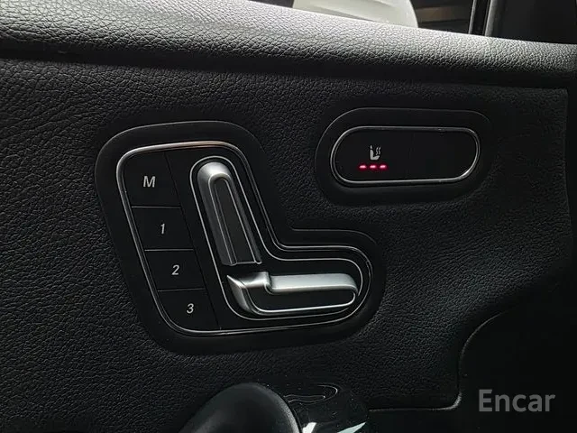 Mercedes-Benz A 220 W177 Sedan, снимка 11 - Автомобили и джипове - 55681760