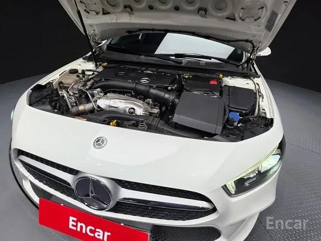 Mercedes-Benz A 220 W177 Sedan, снимка 3 - Автомобили и джипове - 55681760