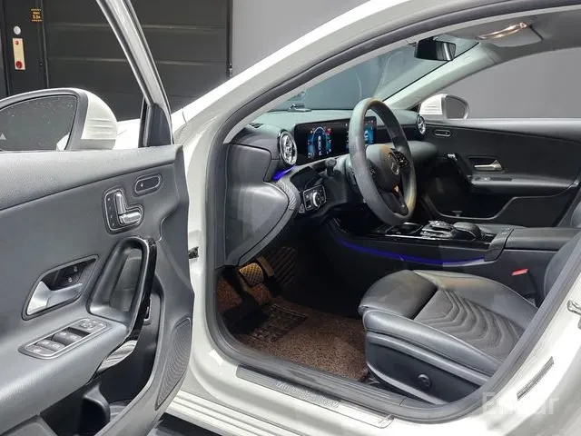Mercedes-Benz A 220 W177 Sedan, снимка 7 - Автомобили и джипове - 55681760