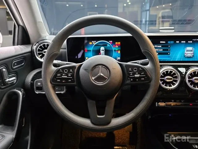Mercedes-Benz A 220 W177 Sedan, снимка 9 - Автомобили и джипове - 55681760