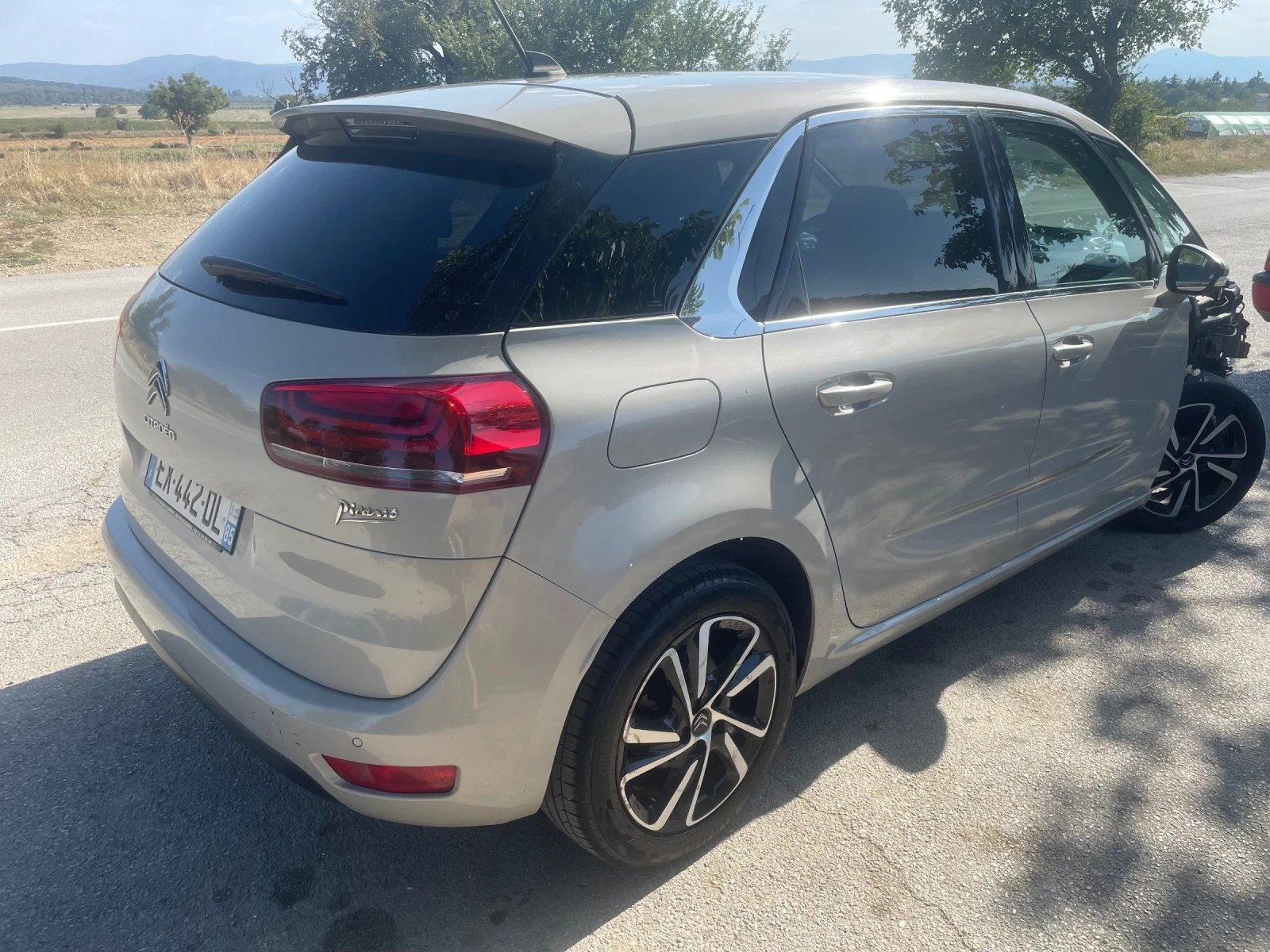 Citroen C4 Picasso 1.6 HDI 120кс - С лек удар! Без кривини по купето. - изображение 3