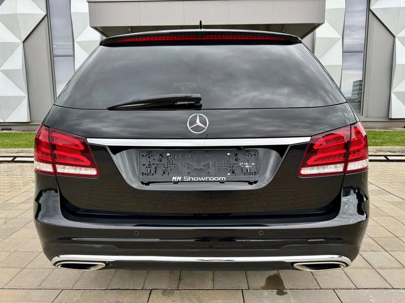 Mercedes-Benz E 350 AMG-4MATIC-DISTRONIK+ 360КАМЕРИ-ТОЧКА-LANE-ASIST- - изображение 6