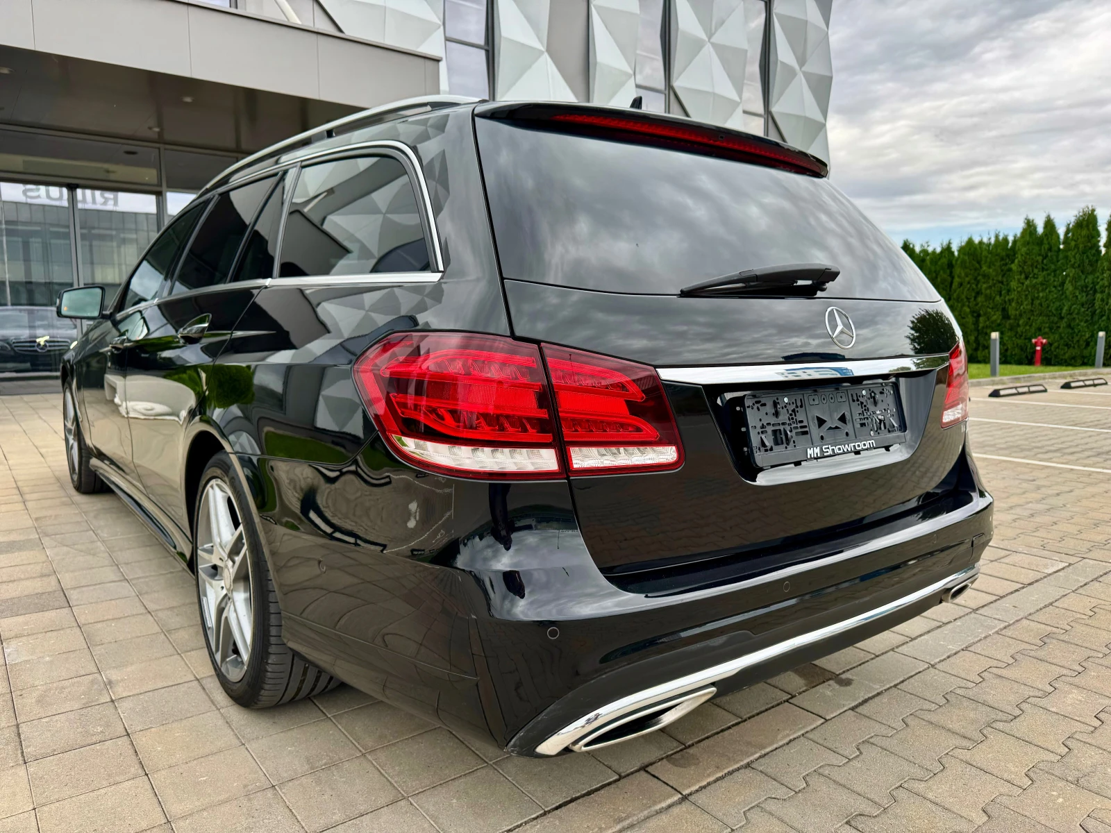 Mercedes-Benz E 350 AMG-4MATIC-DISTRONIK+ 360КАМЕРИ-ТОЧКА-LANE-ASIST- - изображение 7