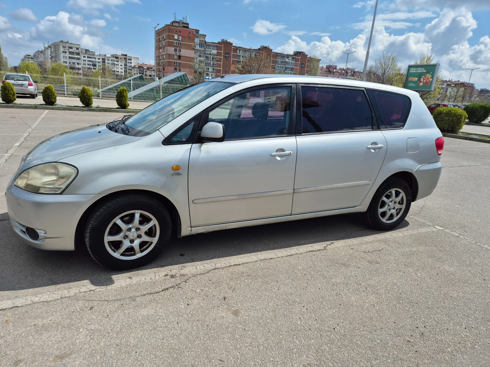 Toyota Avensis verso D4D - изображение 2
