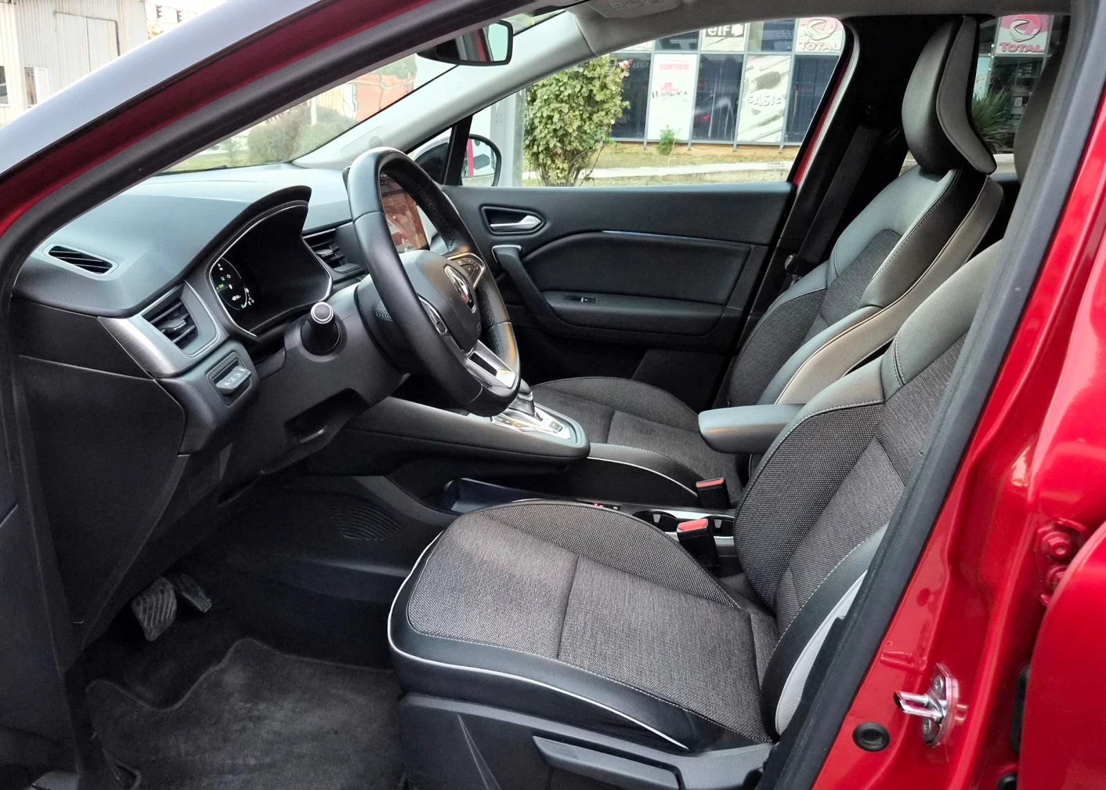 Renault Captur Plug-in Hybrid /88000км/ В ГАРАНЦИЯ /Обслужен - изображение 9