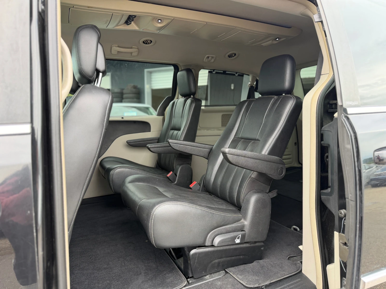 Lancia Voyager 2.8GRDI AUTOMATIC 7МЕСТА, снимка 11 - Автомобили и джипове - 53989785