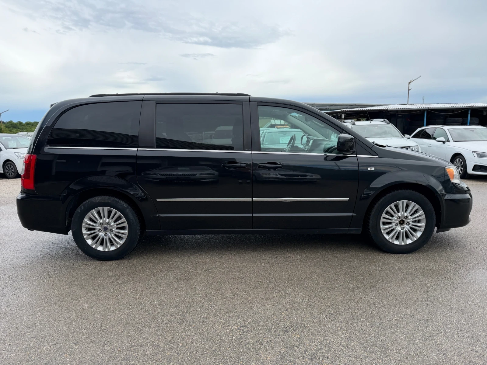 Lancia Voyager 2.8GRDI AUTOMATIC 7МЕСТА, снимка 7 - Автомобили и джипове - 53989785