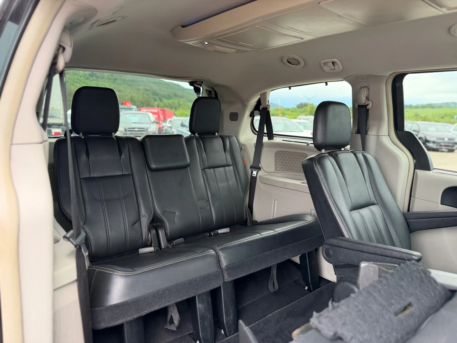 Lancia Voyager 2.8GRDI AUTOMATIC 7МЕСТА, снимка 12 - Автомобили и джипове - 53989785