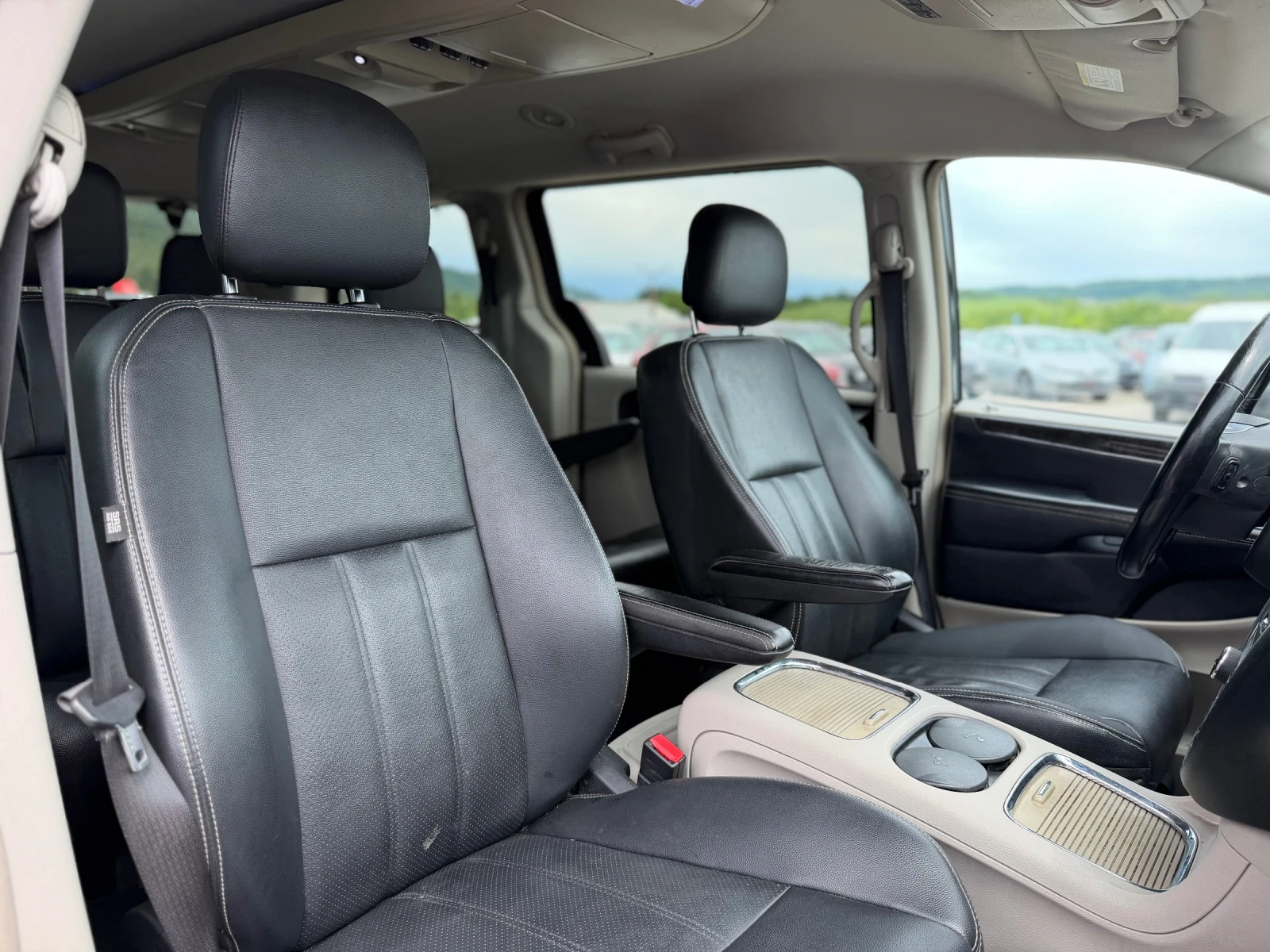 Lancia Voyager 2.8GRDI AUTOMATIC 7МЕСТА, снимка 15 - Автомобили и джипове - 53989785
