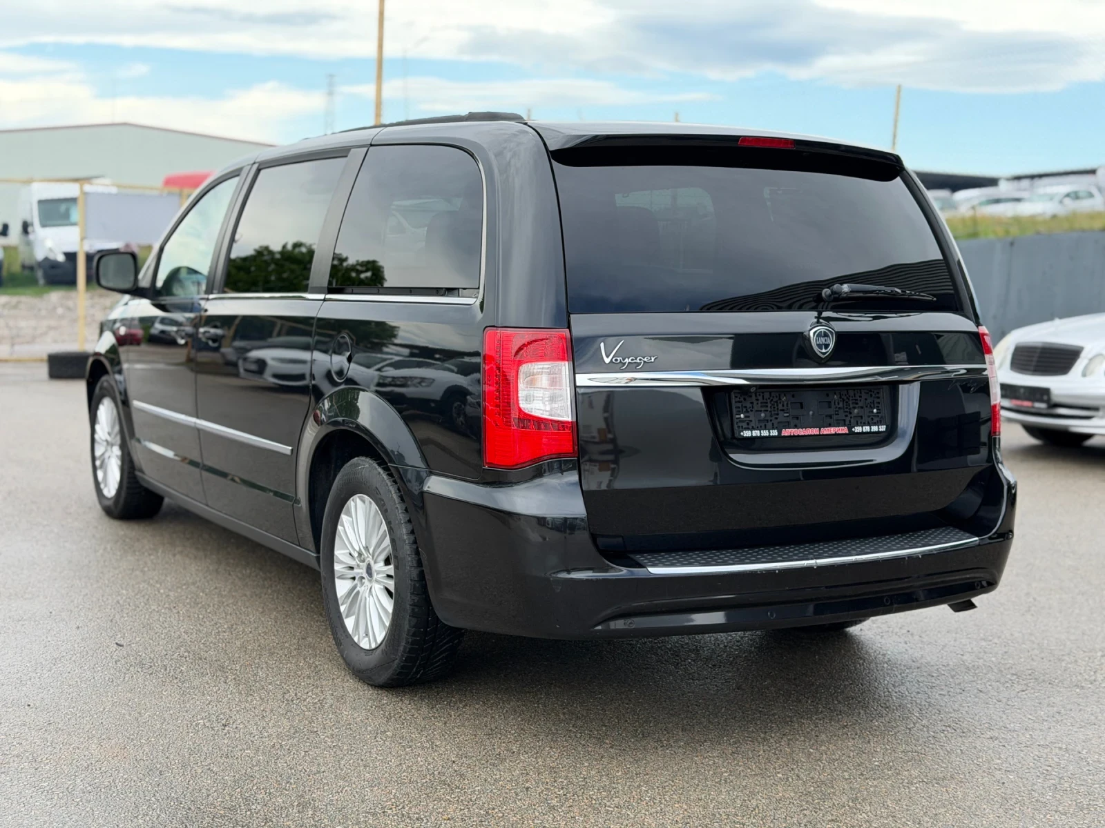 Lancia Voyager 2.8GRDI AUTOMATIC 7МЕСТА, снимка 4 - Автомобили и джипове - 53989785