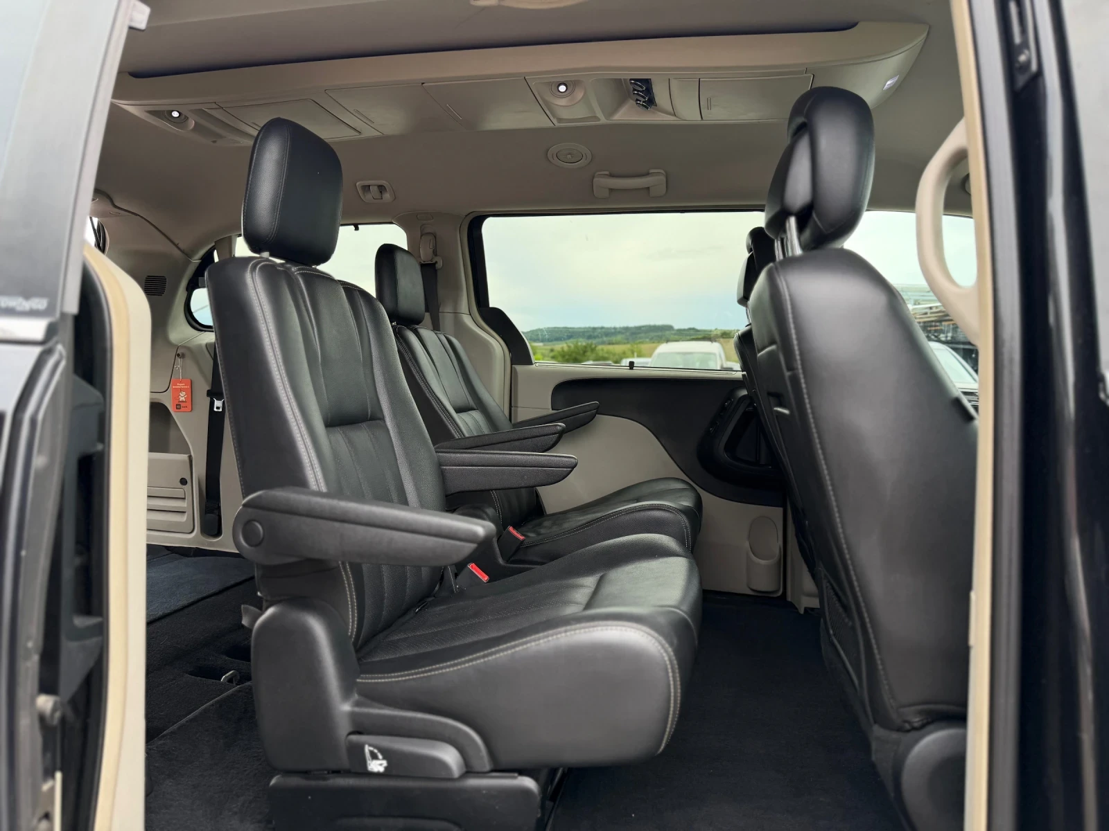 Lancia Voyager 2.8GRDI AUTOMATIC 7МЕСТА, снимка 10 - Автомобили и джипове - 53989785