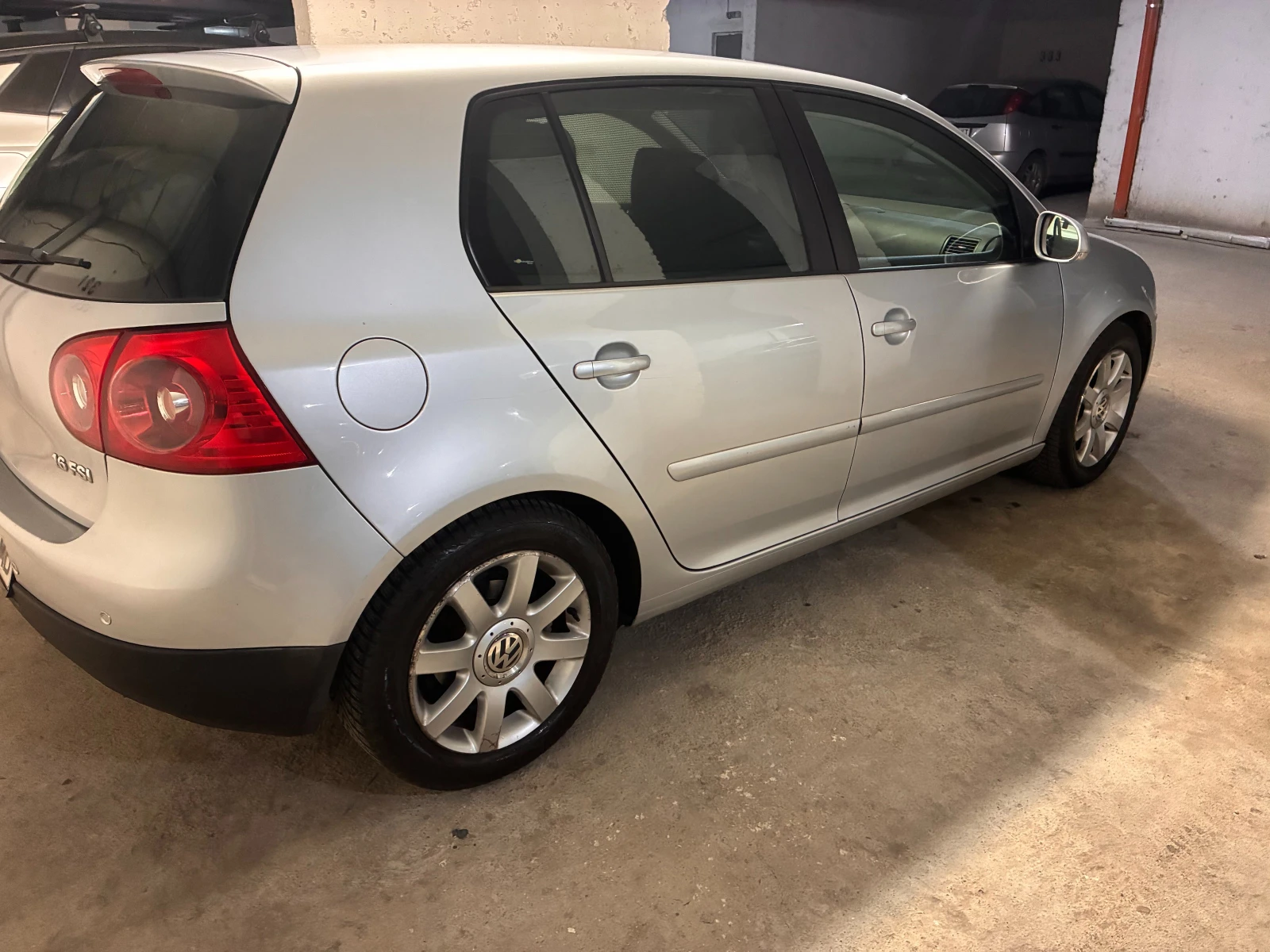 VW Golf 1.6 FSI, снимка 11 - Автомобили и джипове - 54243054
