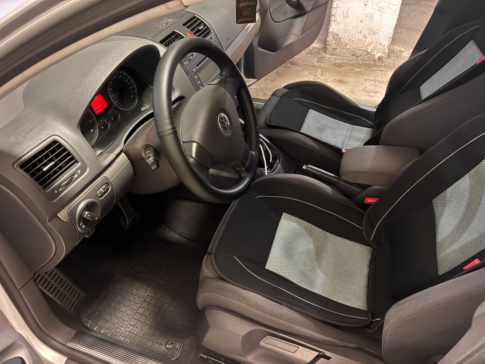 VW Golf 1.6 FSI, снимка 3 - Автомобили и джипове - 54243054