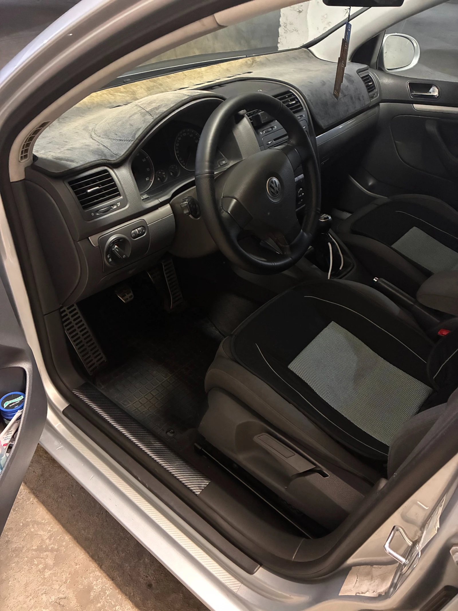 VW Golf 1.6 FSI, снимка 13 - Автомобили и джипове - 54243054