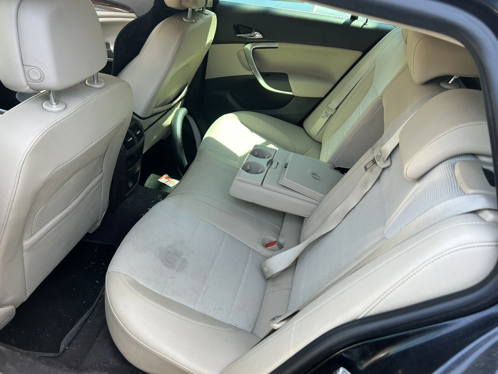 Opel Insignia 2.0 CDTI, снимка 10 - Автомобили и джипове - 54341616