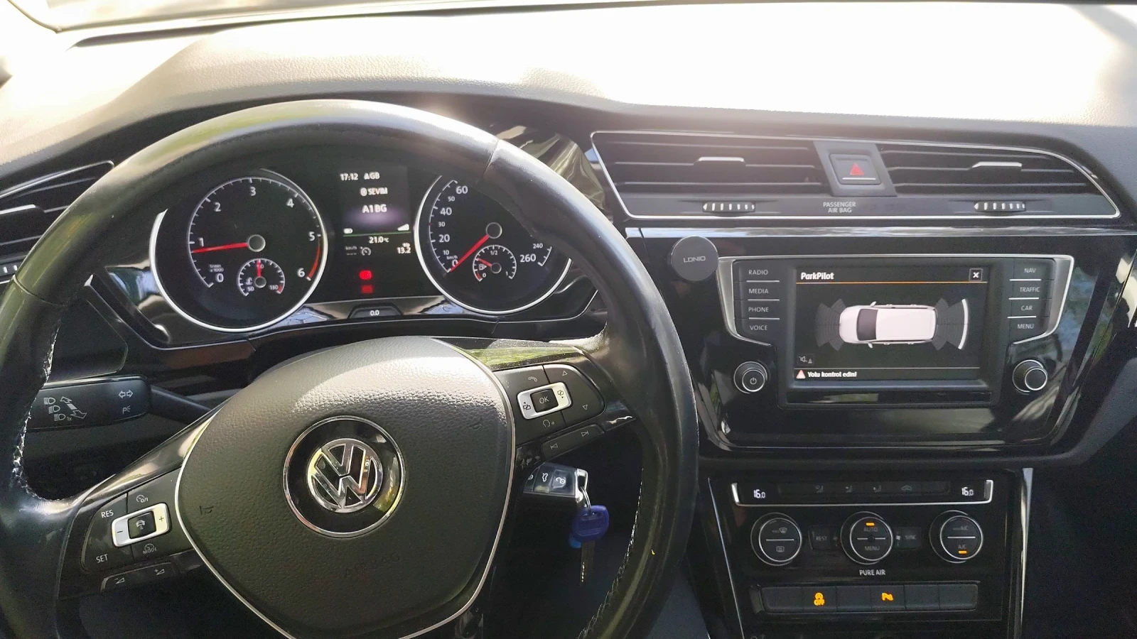 VW Touran 2.0 150 TDI, снимка 8 - Автомобили и джипове - 54370699
