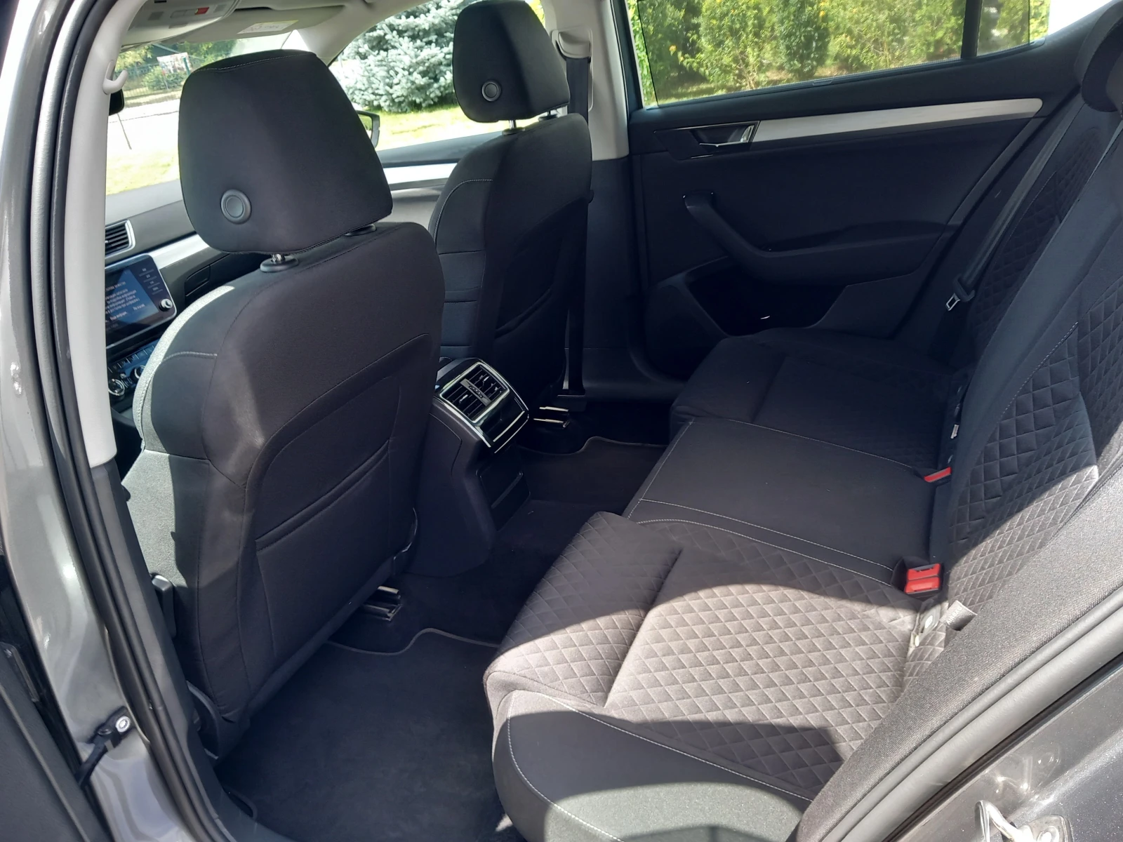 Skoda Superb 2.0 TDI /7DSG/ 4X4, снимка 7 - Автомобили и джипове - 55412918