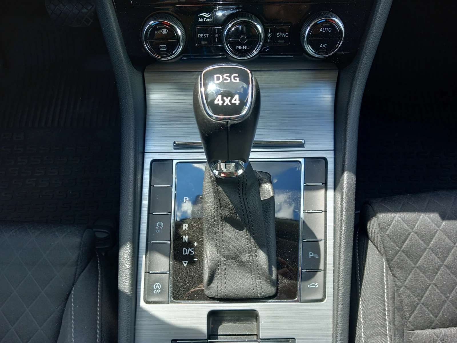Skoda Superb 2.0 TDI /7DSG/ 4X4, снимка 11 - Автомобили и джипове - 55412918