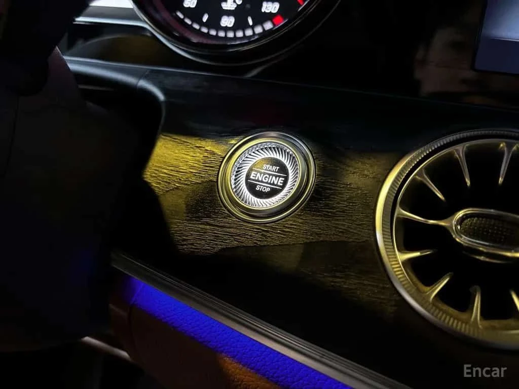 Mercedes-Benz E 220 d Coupe AMG Pkg HUD PANO, снимка 11 - Автомобили и джипове - 55523980