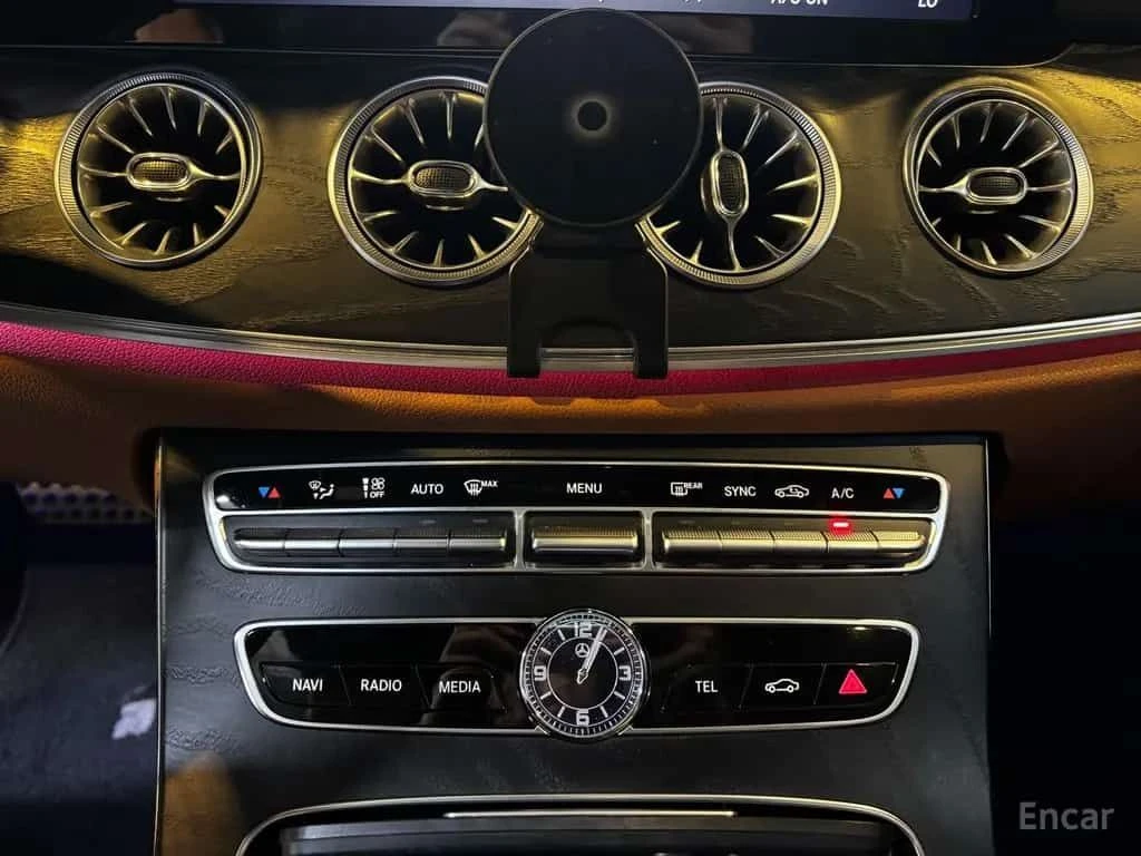 Mercedes-Benz E 220 d Coupe AMG Pkg HUD PANO, снимка 12 - Автомобили и джипове - 55523980