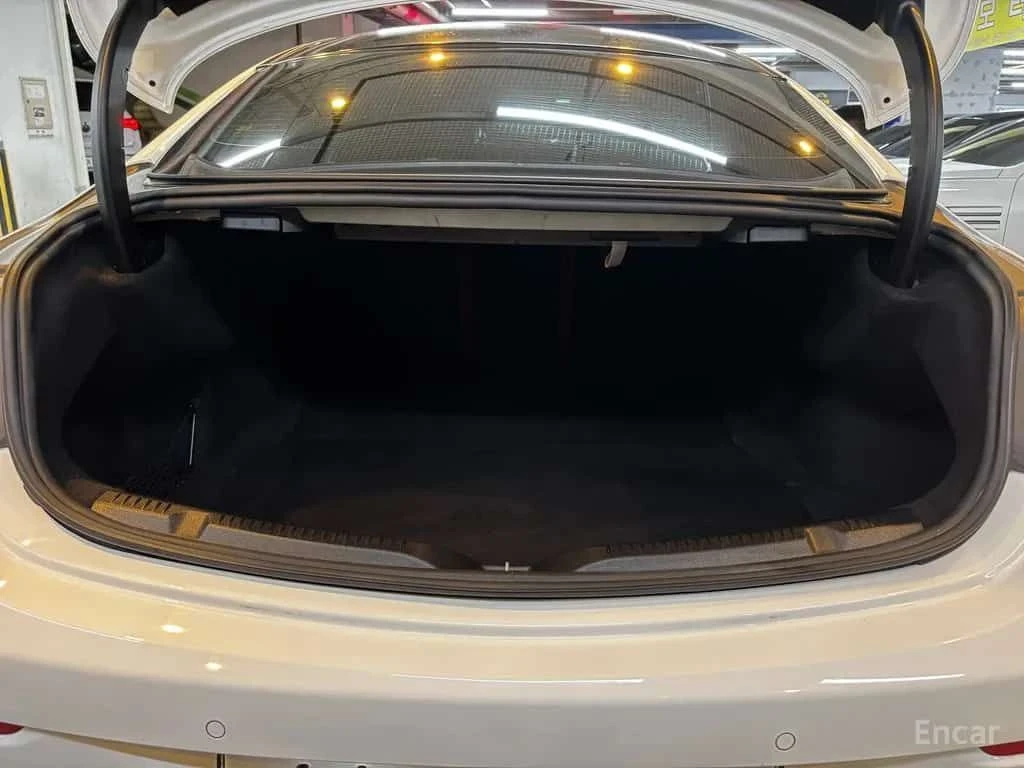 Mercedes-Benz E 220 d Coupe AMG Pkg HUD PANO, снимка 15 - Автомобили и джипове - 55523980