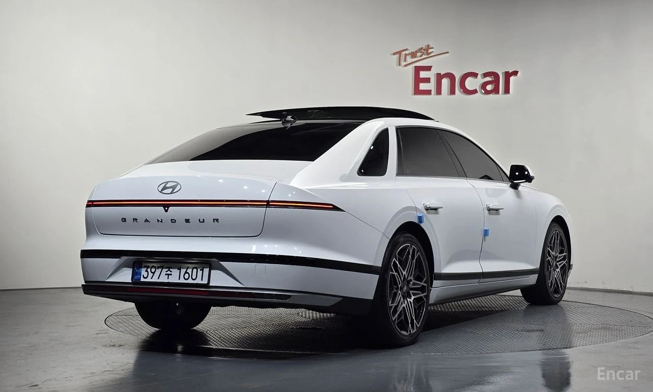 Hyundai Grandeur 3.5* ГАЗ* ДИСТРОНИК* ОБДУХ* 360* BOSE* КРАЙНА ЦЕНА, снимка 4 - Автомобили и джипове - 55532303
