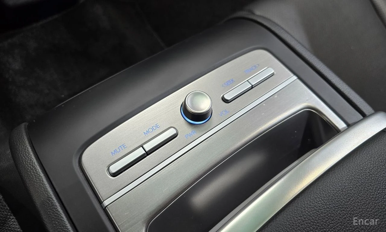 Hyundai Grandeur 3.5* ГАЗ* ДИСТРОНИК* ОБДУХ* 360* BOSE* КРАЙНА ЦЕНА, снимка 14 - Автомобили и джипове - 55532303