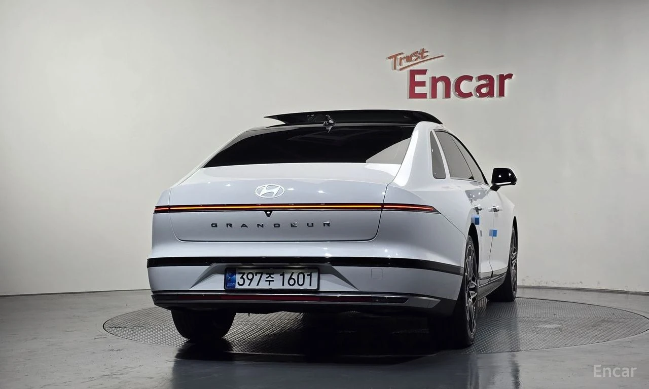 Hyundai Grandeur 3.5* ГАЗ* ДИСТРОНИК* ОБДУХ* 360* BOSE* КРАЙНА ЦЕНА, снимка 3 - Автомобили и джипове - 55532303