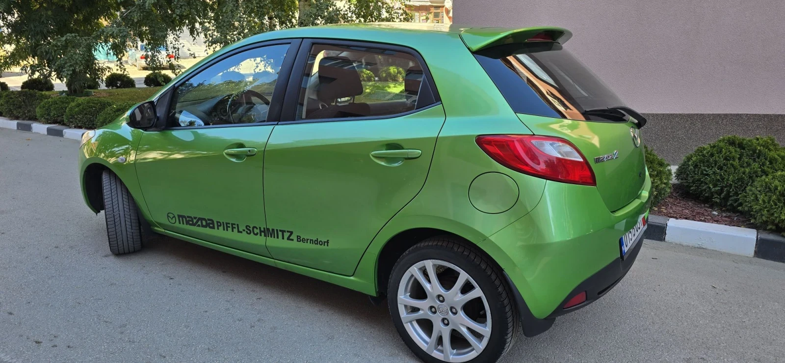 Mazda 2 1.3i, снимка 3 - Автомобили и джипове - 56122435