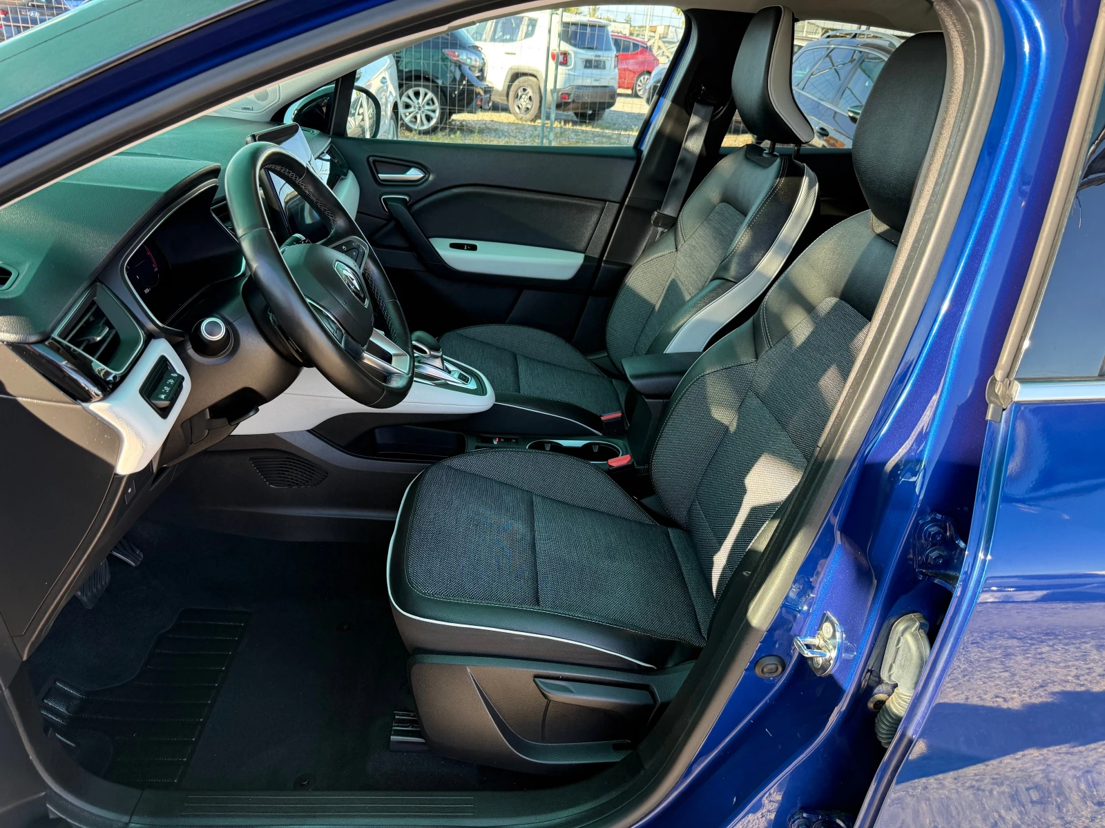 Renault Captur Mhybrid, снимка 7 - Автомобили и джипове - 56362160