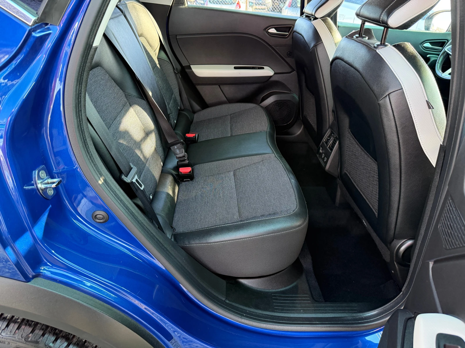 Renault Captur Mhybrid, снимка 13 - Автомобили и джипове - 56362160