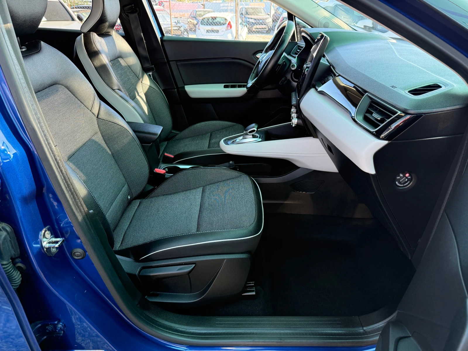 Renault Captur Mhybrid, снимка 15 - Автомобили и джипове - 56362160