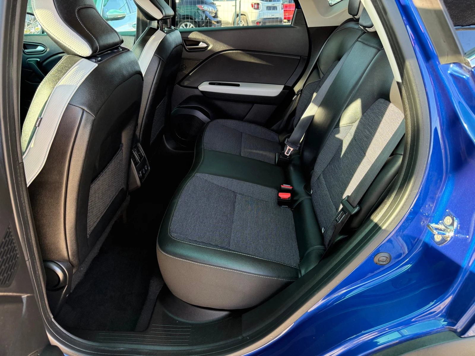 Renault Captur Mhybrid, снимка 10 - Автомобили и джипове - 56362160