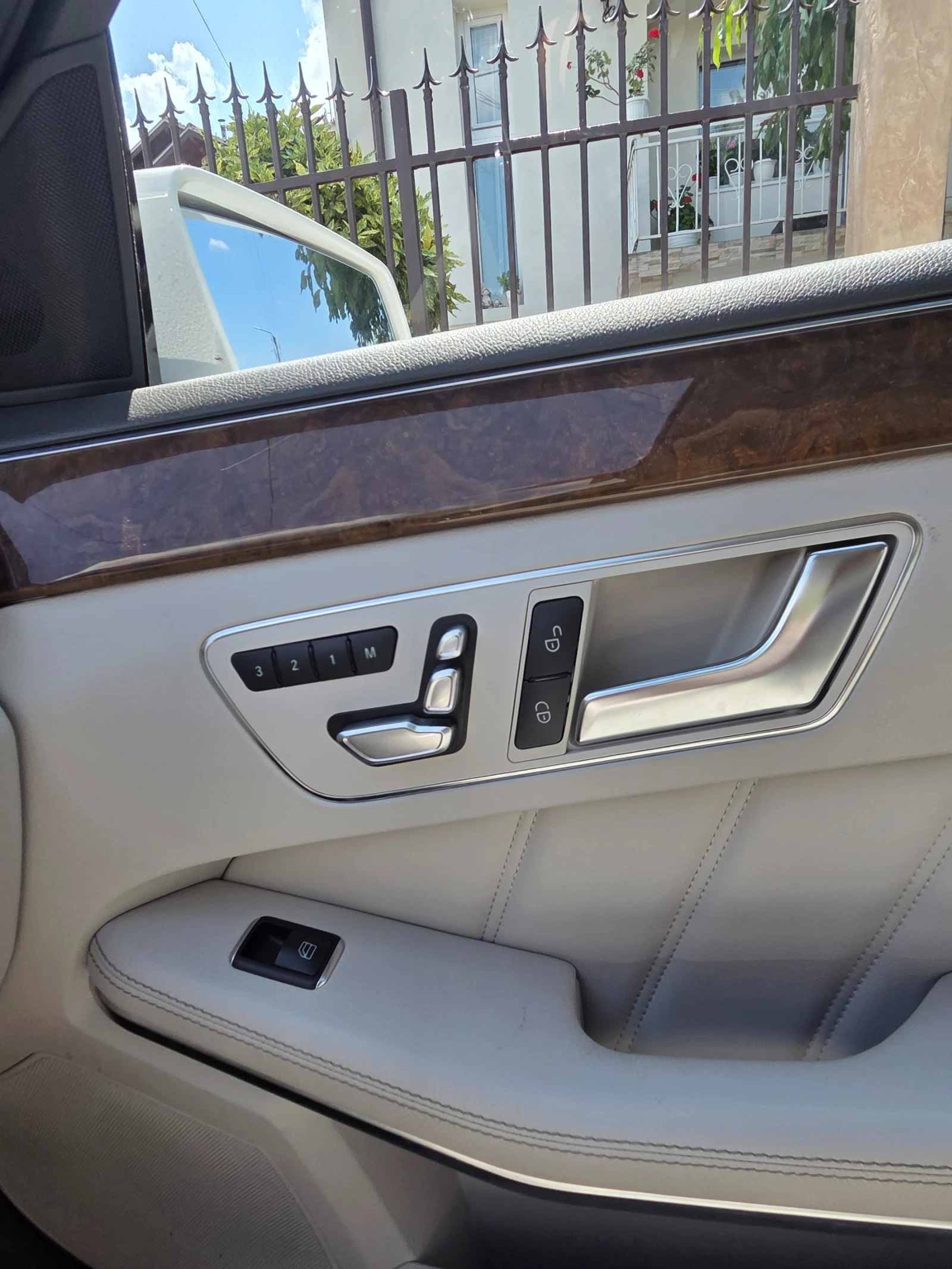 Mercedes-Benz E 300, снимка 9 - Автомобили и джипове - 56545142