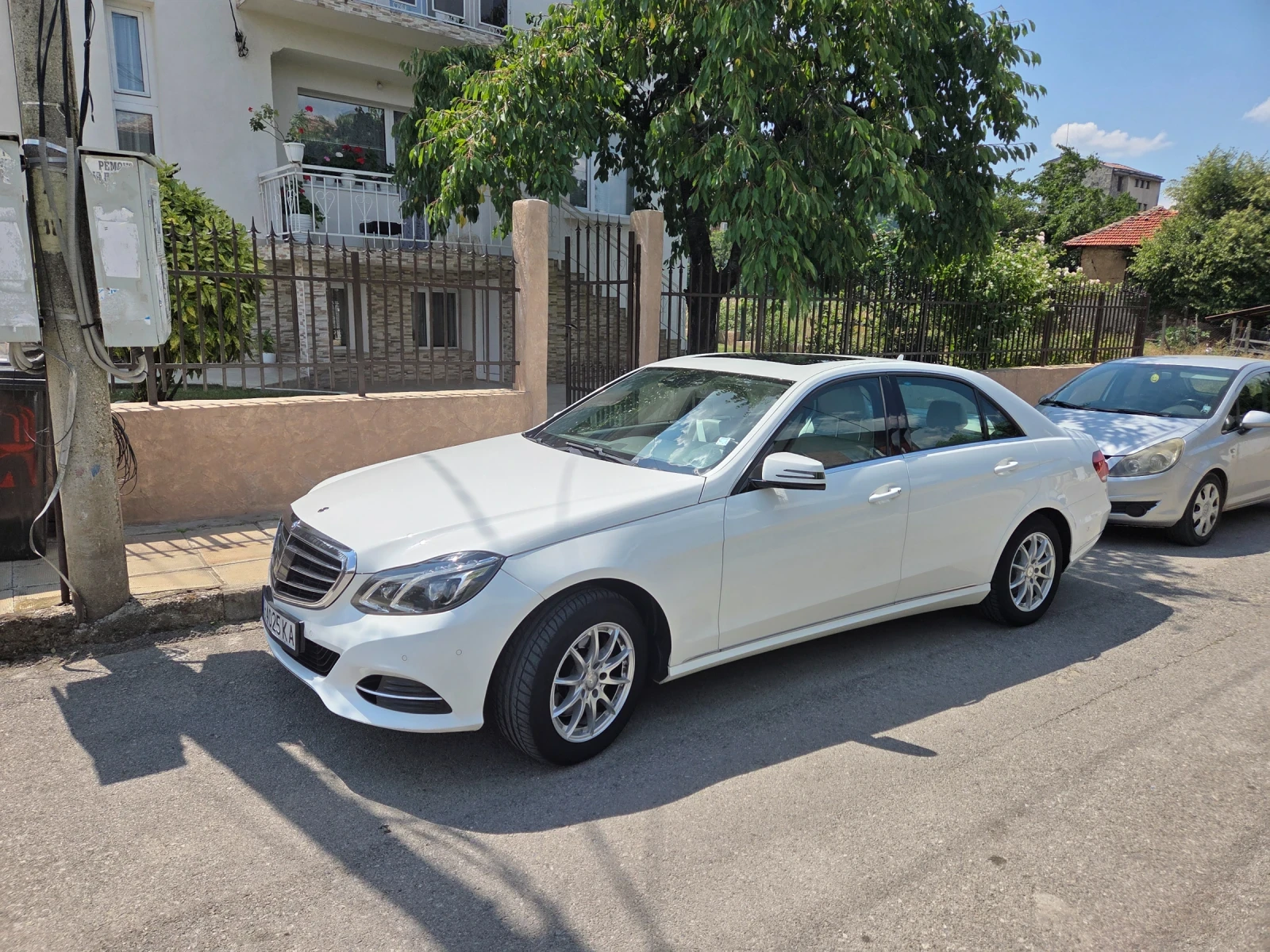 Mercedes-Benz E 300, снимка 5 - Автомобили и джипове - 56545142