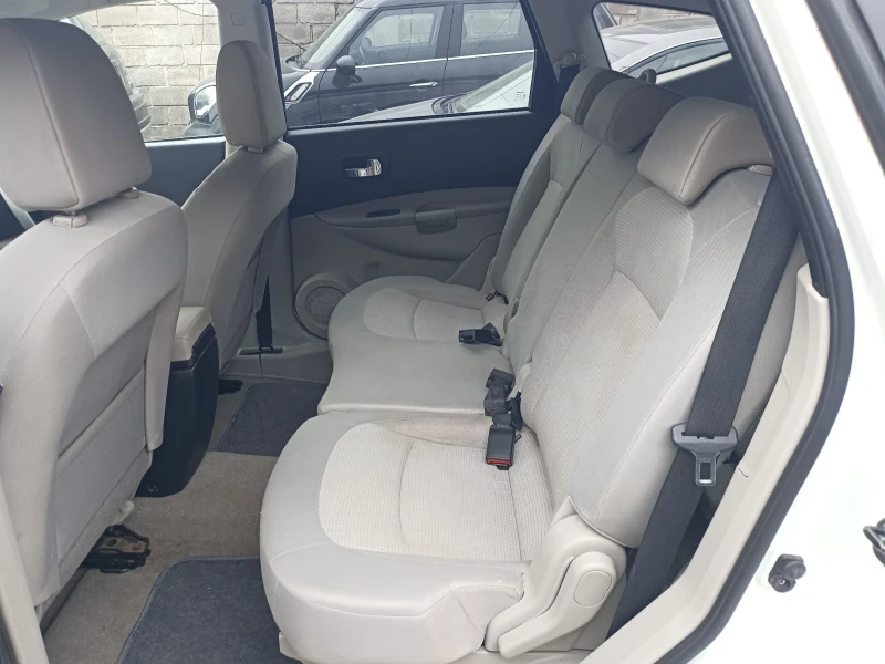 Nissan Qashqai 2.0i 4x4 7 местен, снимка 10 - Автомобили и джипове - 52412459