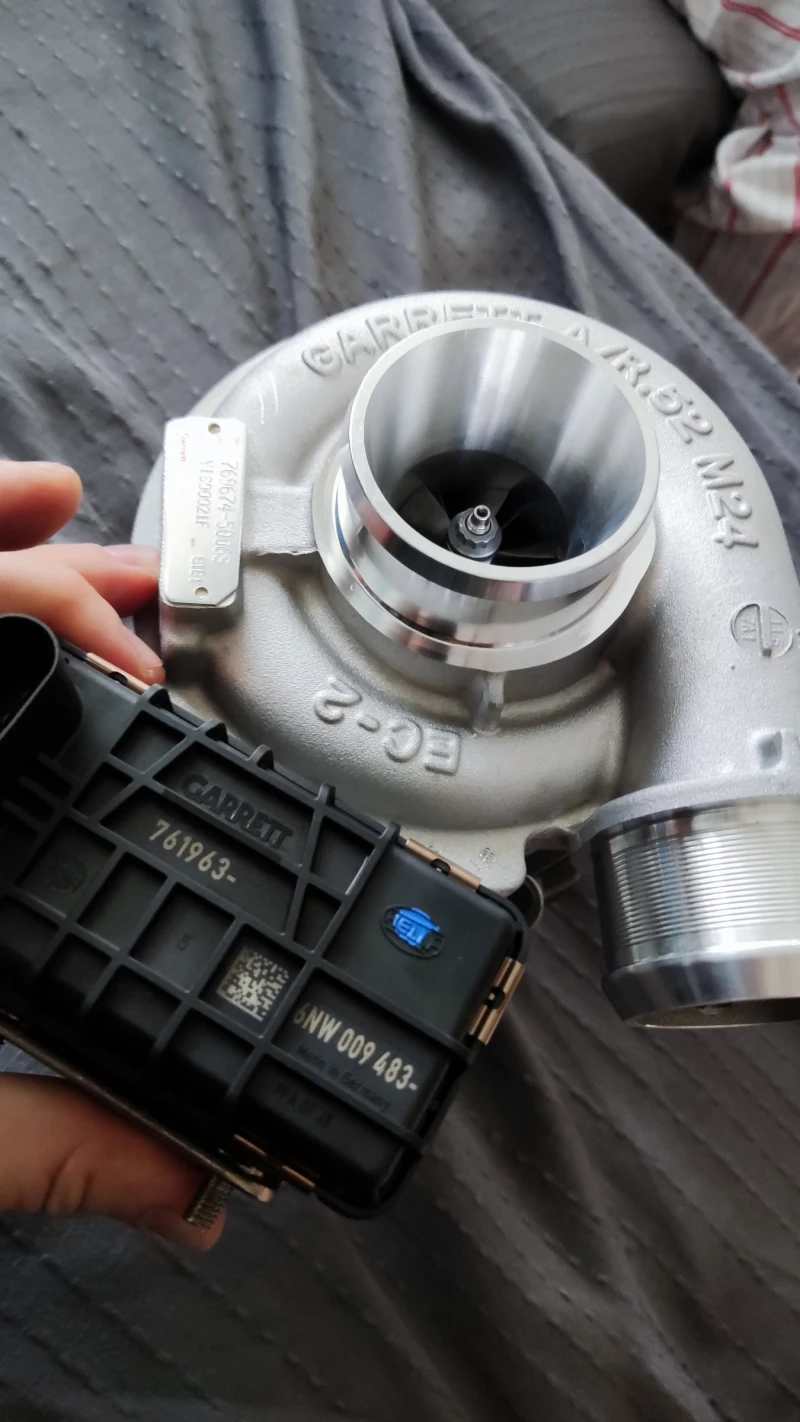 Citroen C-Crosser 2.2 HDI-Реновиран, снимка 9 - Автомобили и джипове - 52700097