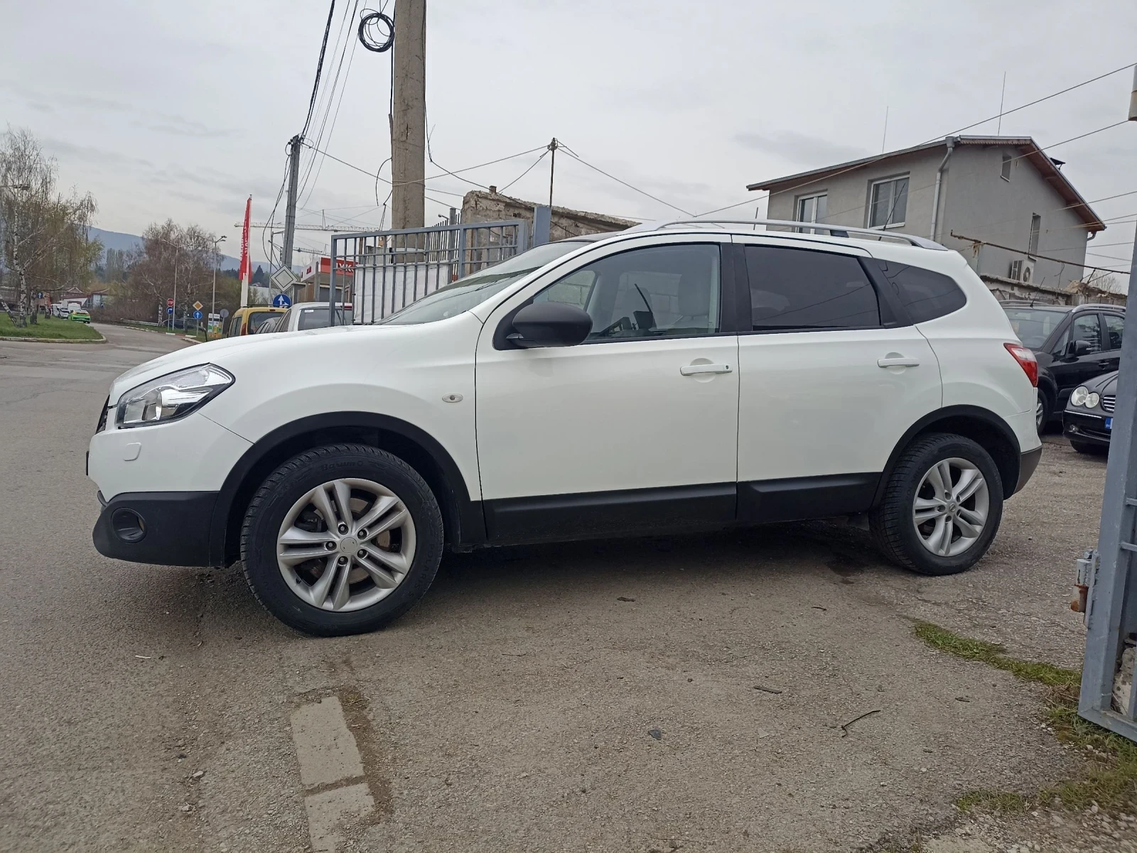 Nissan Qashqai 2.0i 4x4 7 местен, снимка 1