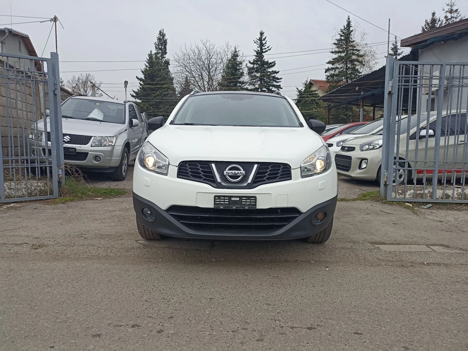 Nissan Qashqai 2.0i 4x4 7 местен | Mobile.bg — изображение 1