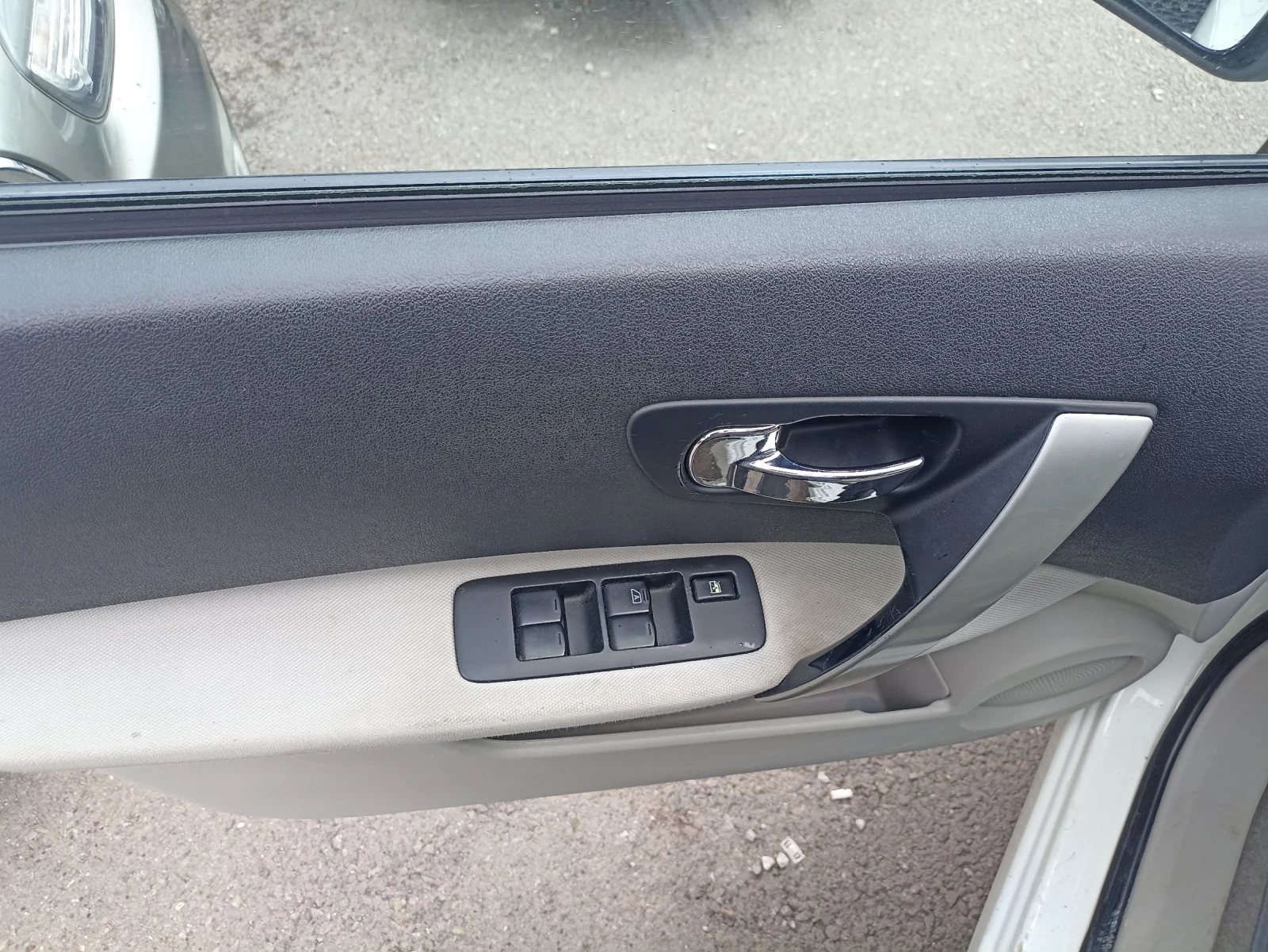 Nissan Qashqai 2.0i 4x4 7 местен | Mobile.bg — изображение 15