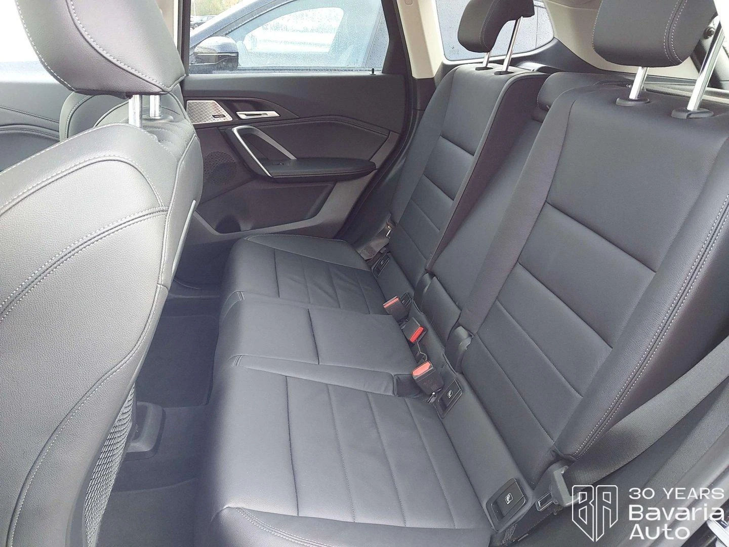 BMW iX1 30 xDrive  - изображение 8