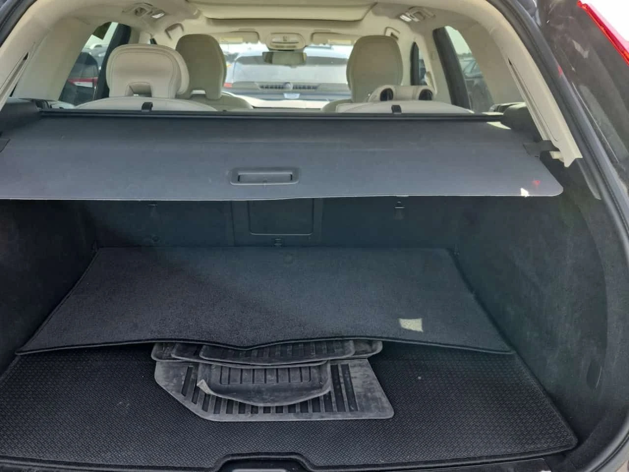 Volvo XC60 * PLUS DARK THEME * CARFAX * Един собственик * , снимка 12 - Автомобили и джипове - 54915847