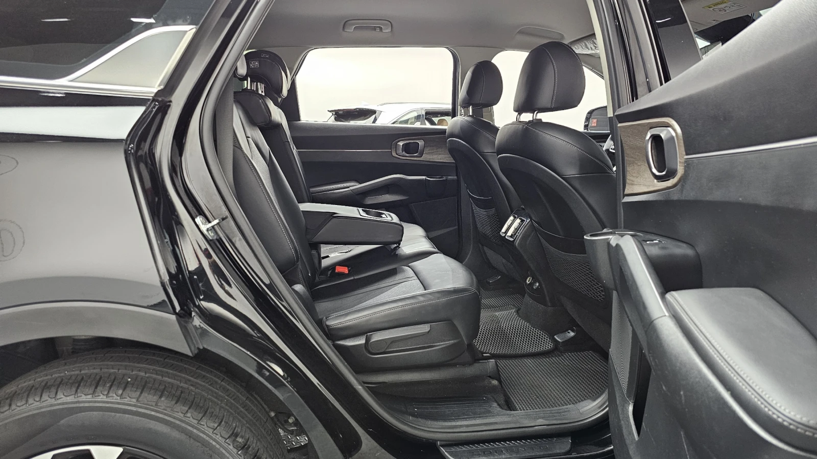 Kia Sorento 2.2* ПОДГРЕВ ВОЛАН* КРАЙНА ЦЕНА, снимка 11 - Автомобили и джипове - 55336583