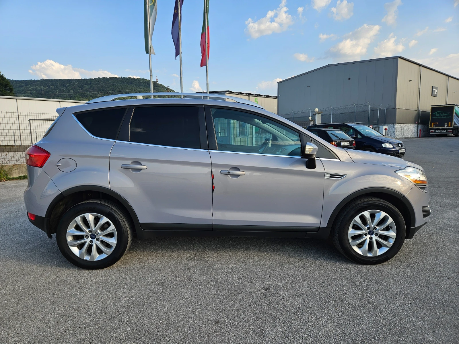 Ford Kuga 2.0 KEYLESS КОЖА ПОДГРЕВ TITANIUM , снимка 3 - Автомобили и джипове - 55564803