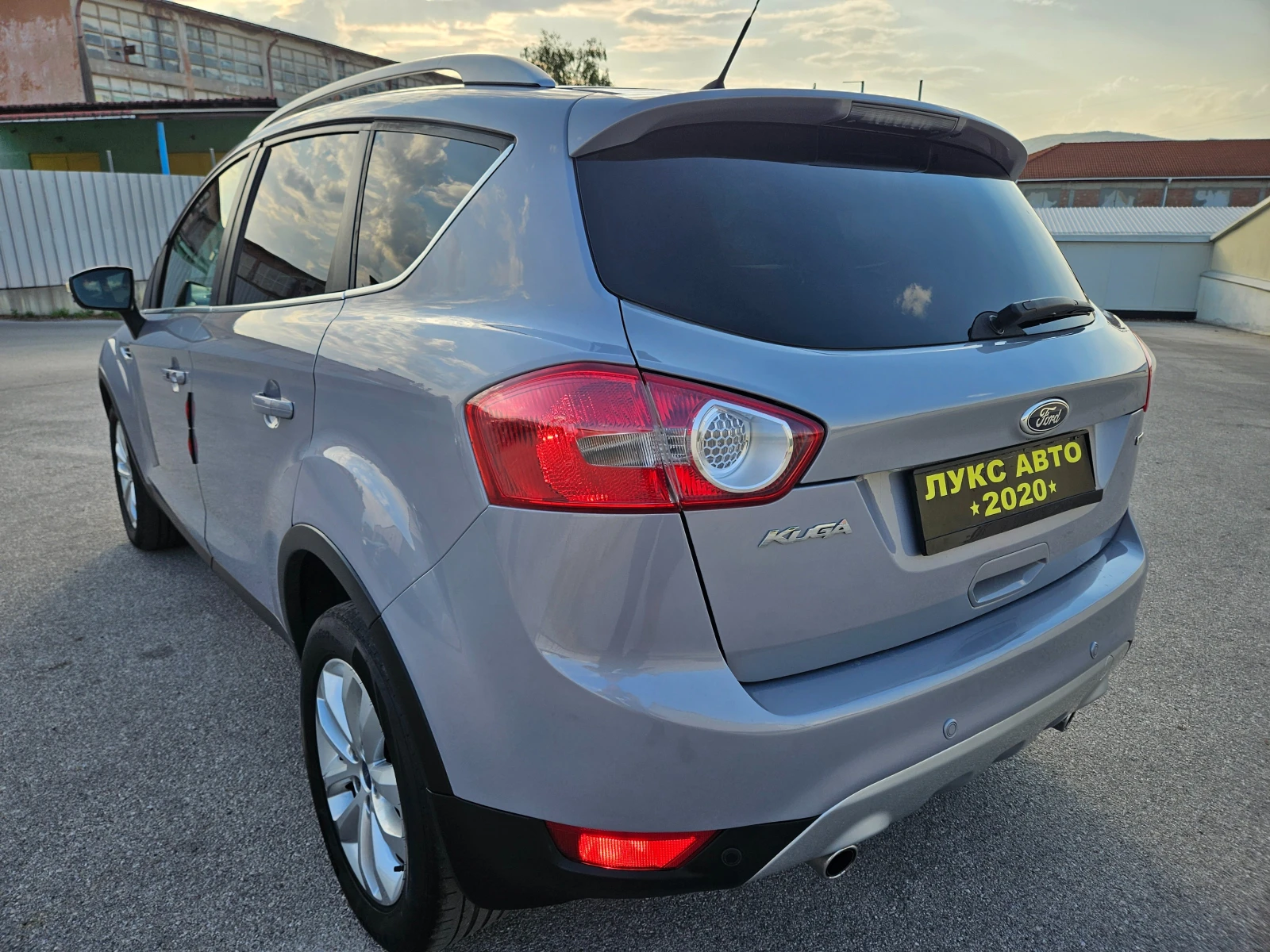 Ford Kuga 2.0 KEYLESS КОЖА ПОДГРЕВ TITANIUM , снимка 6 - Автомобили и джипове - 55564803