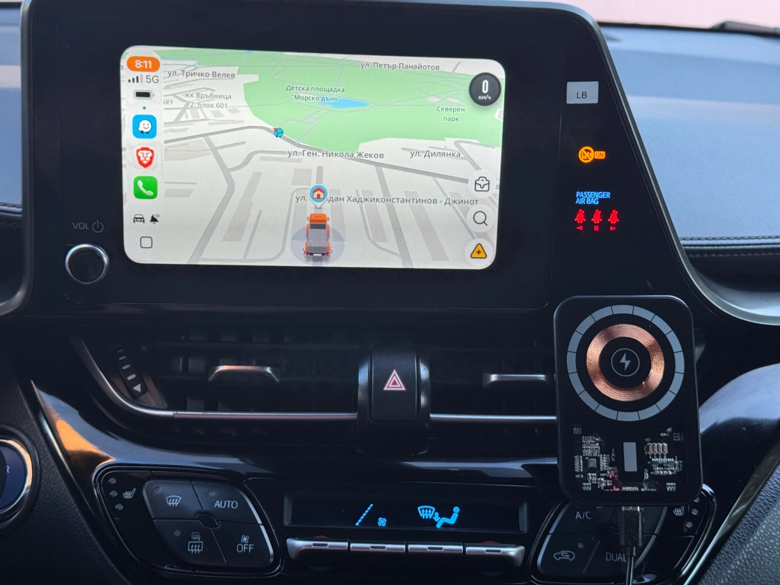 Toyota C-HR Кросоувър, снимка 13 - Автомобили и джипове - 56130743