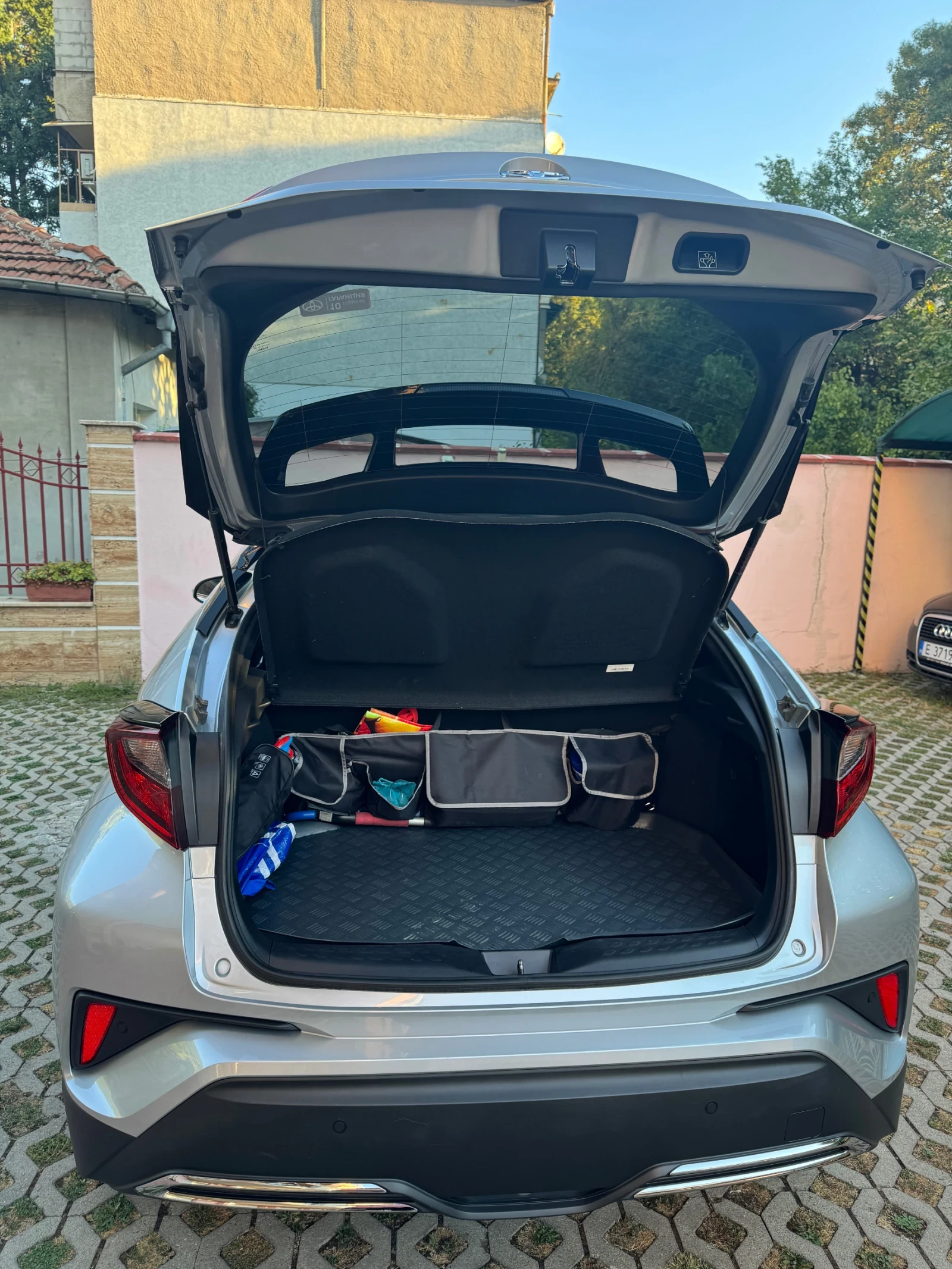 Toyota C-HR Кросоувър, снимка 6 - Автомобили и джипове - 56130743
